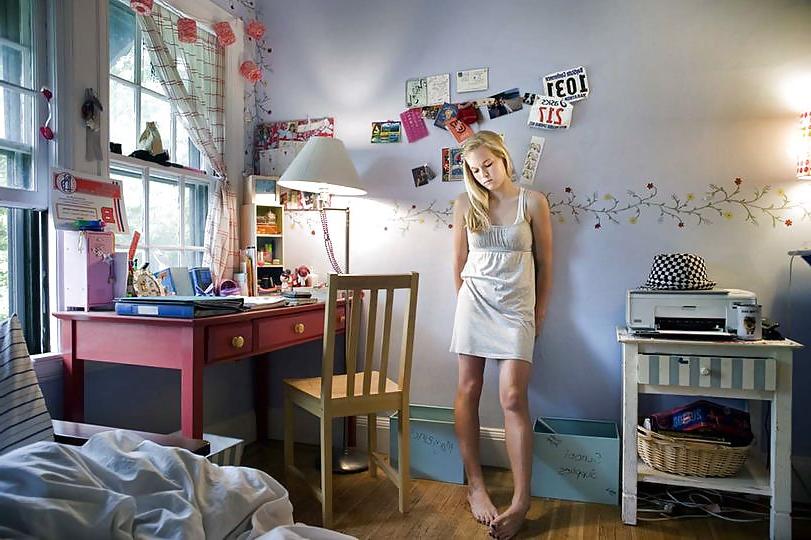 15P Junge Frauen in ihren Zimmern - Youn women in their rooms