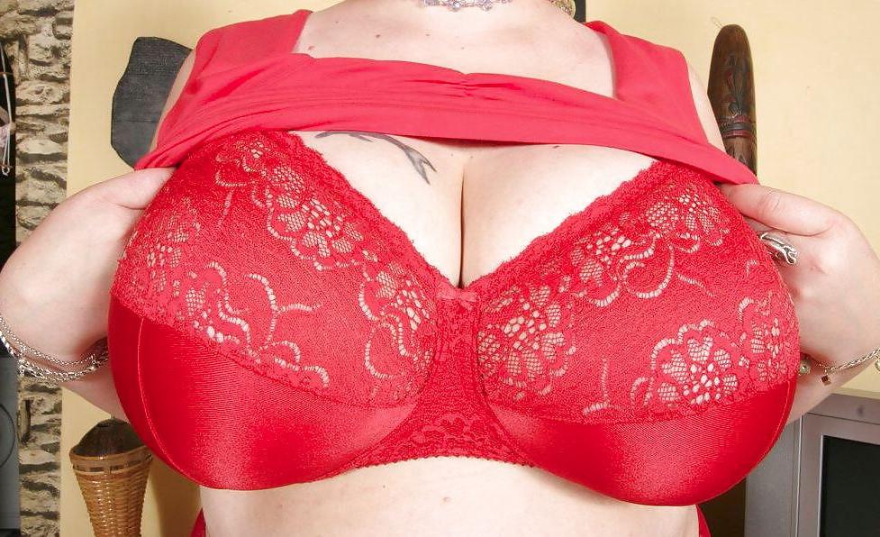 20P Chunky tits in bra 22