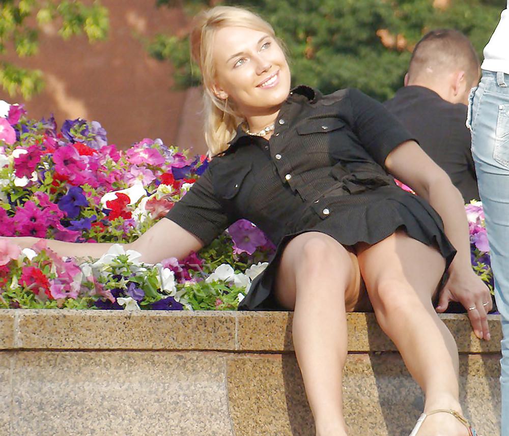 10P In The Streets 093 - Windy Sitting Upskirts