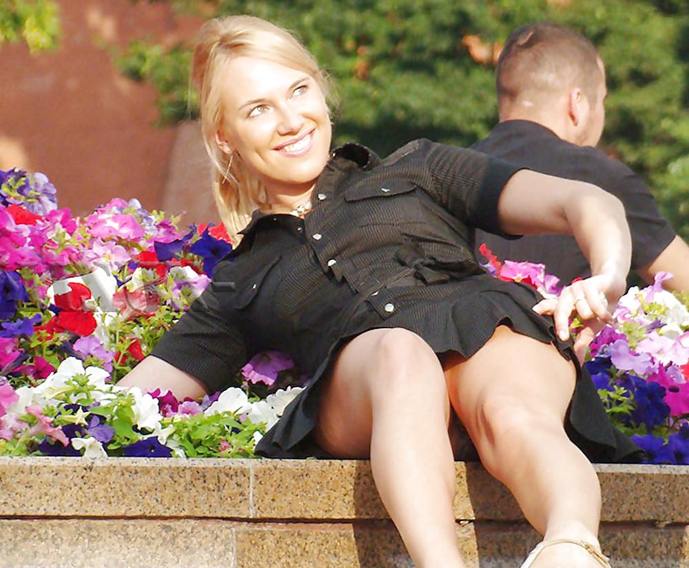 10P In The Streets 093 - Windy Sitting Upskirts
