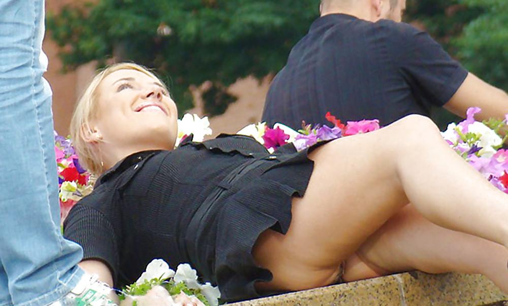 10P In The Streets 093 - Windy Sitting Upskirts