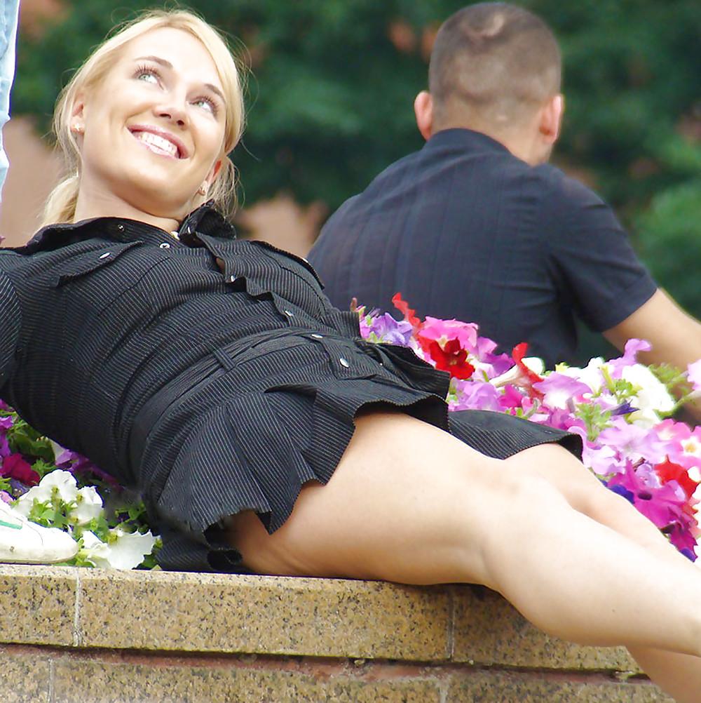 10P In The Streets 093 - Windy Sitting Upskirts