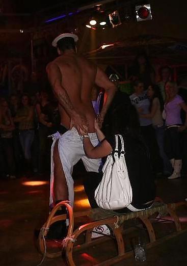 25P Real Male Stipp Party (CFNM)