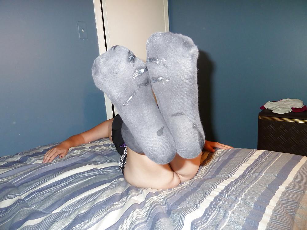 4P Cum on stinky socks