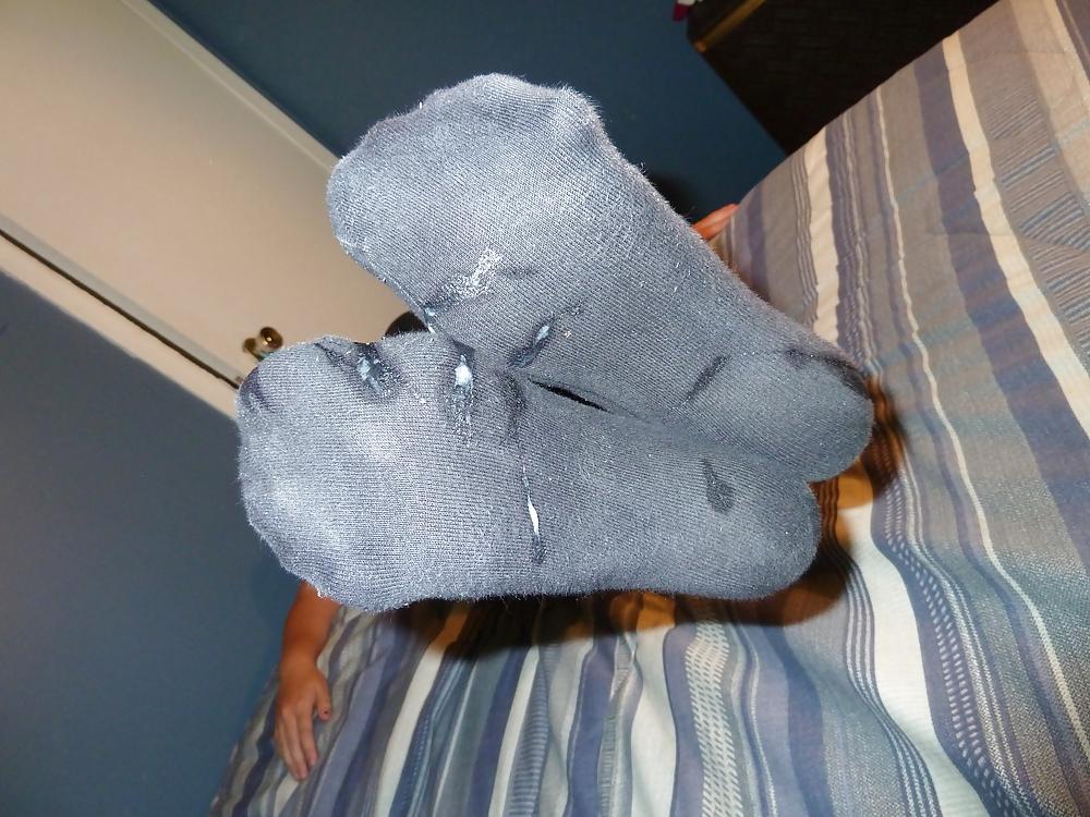 4P Cum on stinky socks