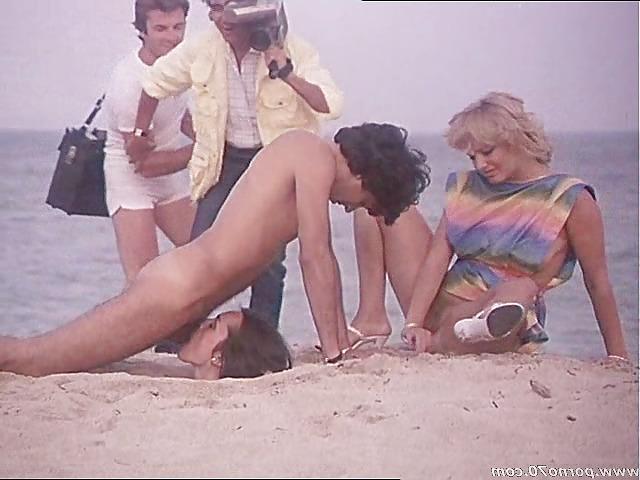 10P Blowjob at the Beach