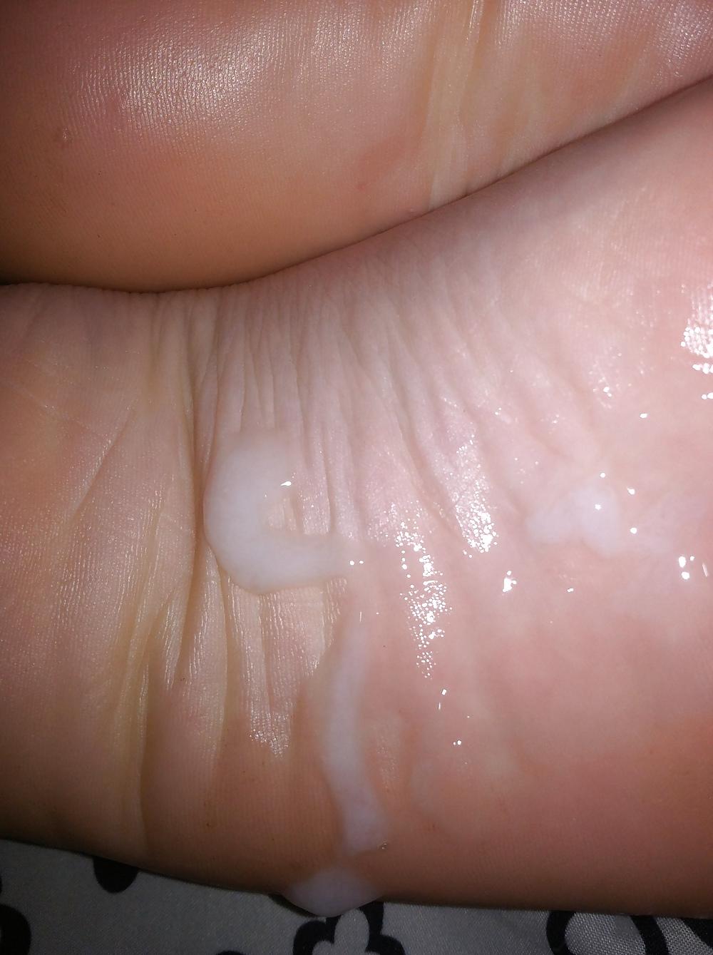 9P Handjob cum on soles