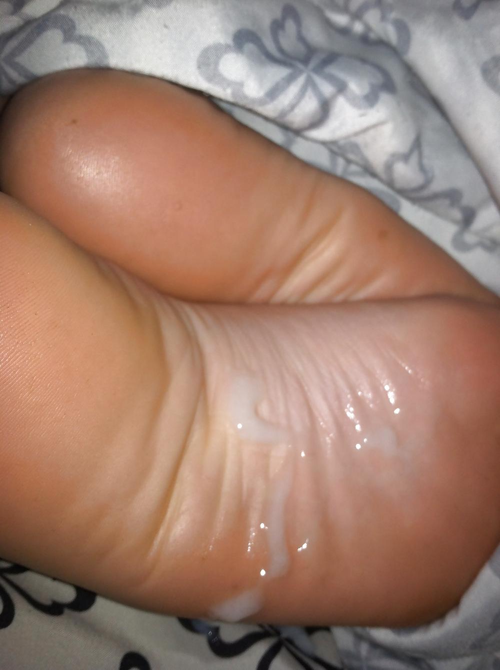 9P Handjob cum on soles
