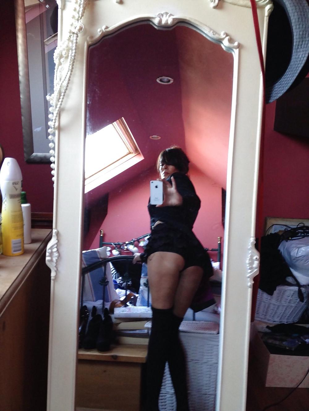 25P Milf posing in lingerie
