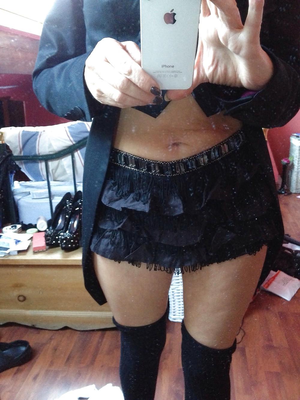 25P Milf posing in lingerie