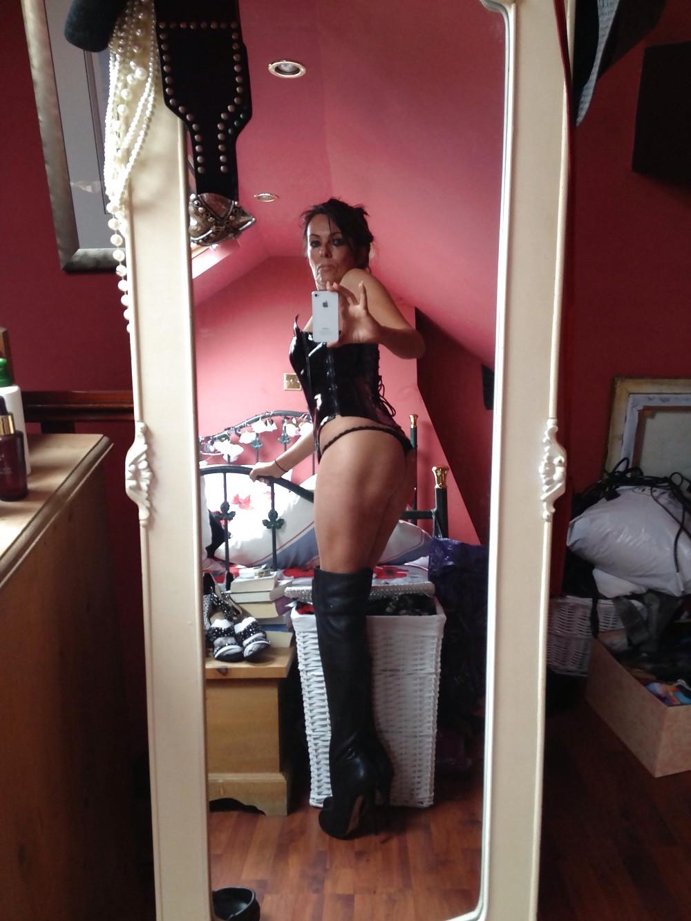 25P Milf posing in lingerie