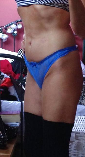 25P Milf posing in lingerie