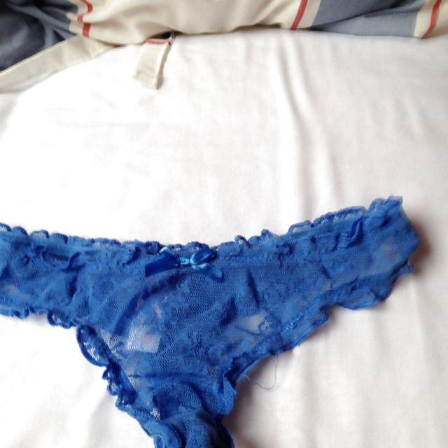 25P Milf posing in lingerie