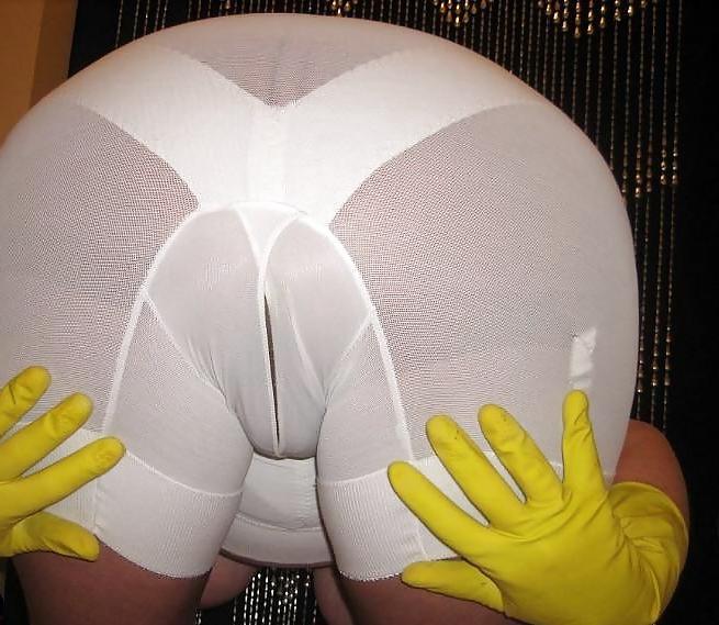 8P Sexy Mummy's Bottom In a Girdle