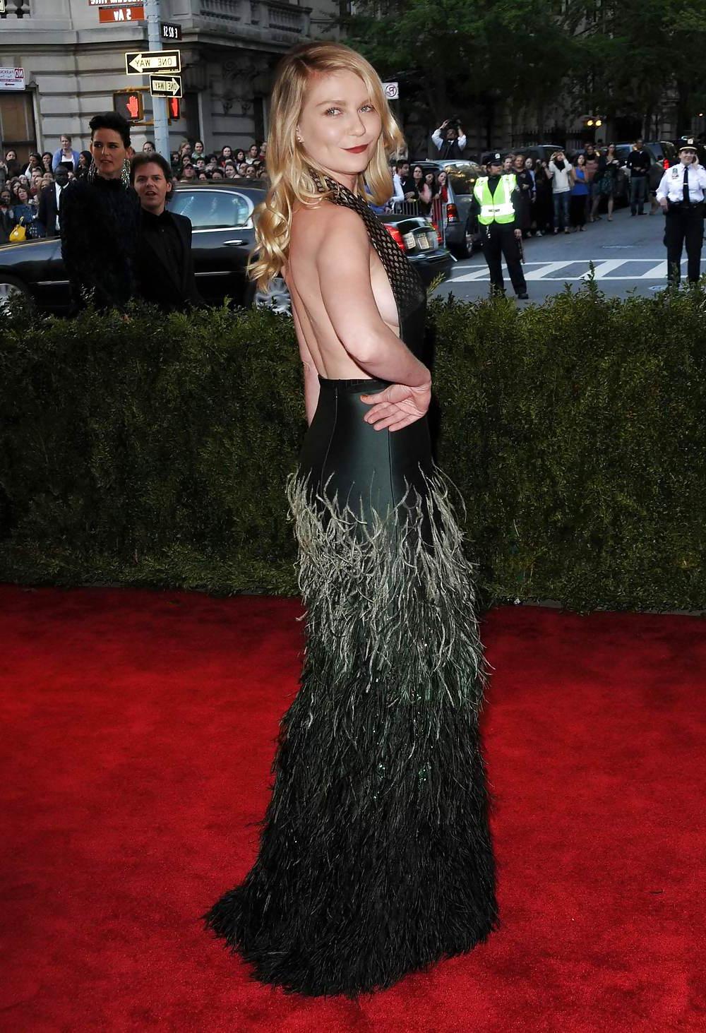 12P Kirsten dunst bra less, sweet side boob (y123)