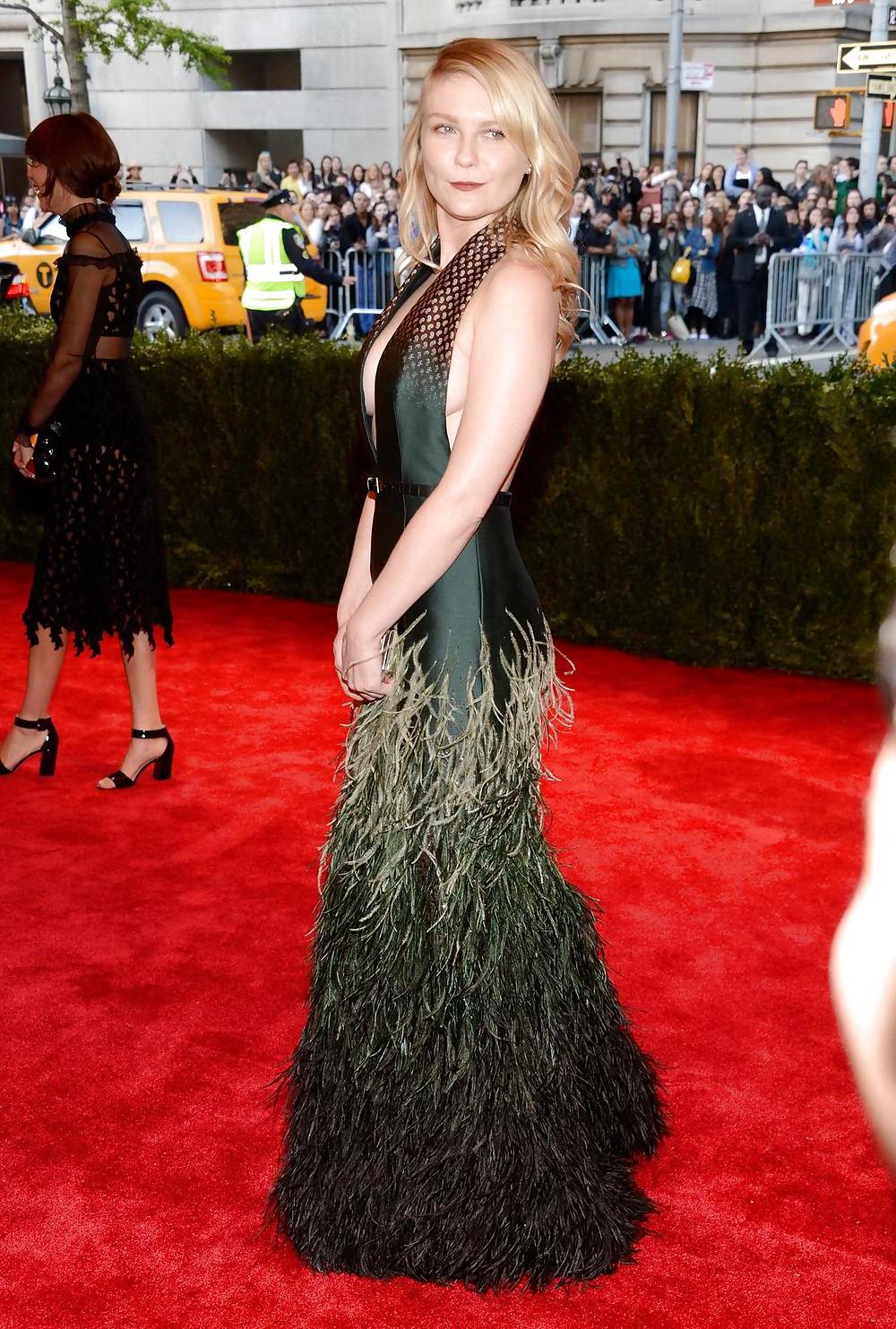 12P Kirsten dunst bra less, sweet side boob (y123)