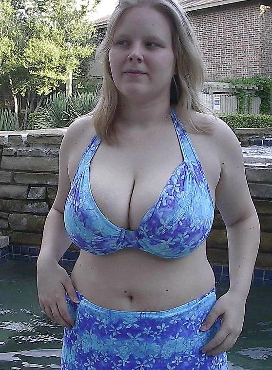 25P Chunky tits in bra 24