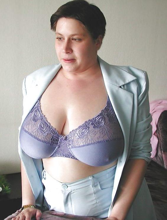 25P Chunky tits in bra 24