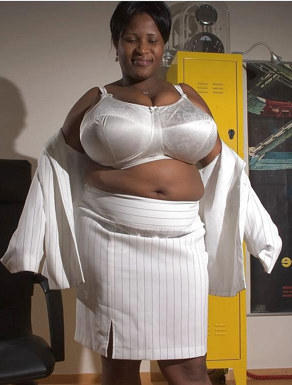 25P Chunky tits in bra 24