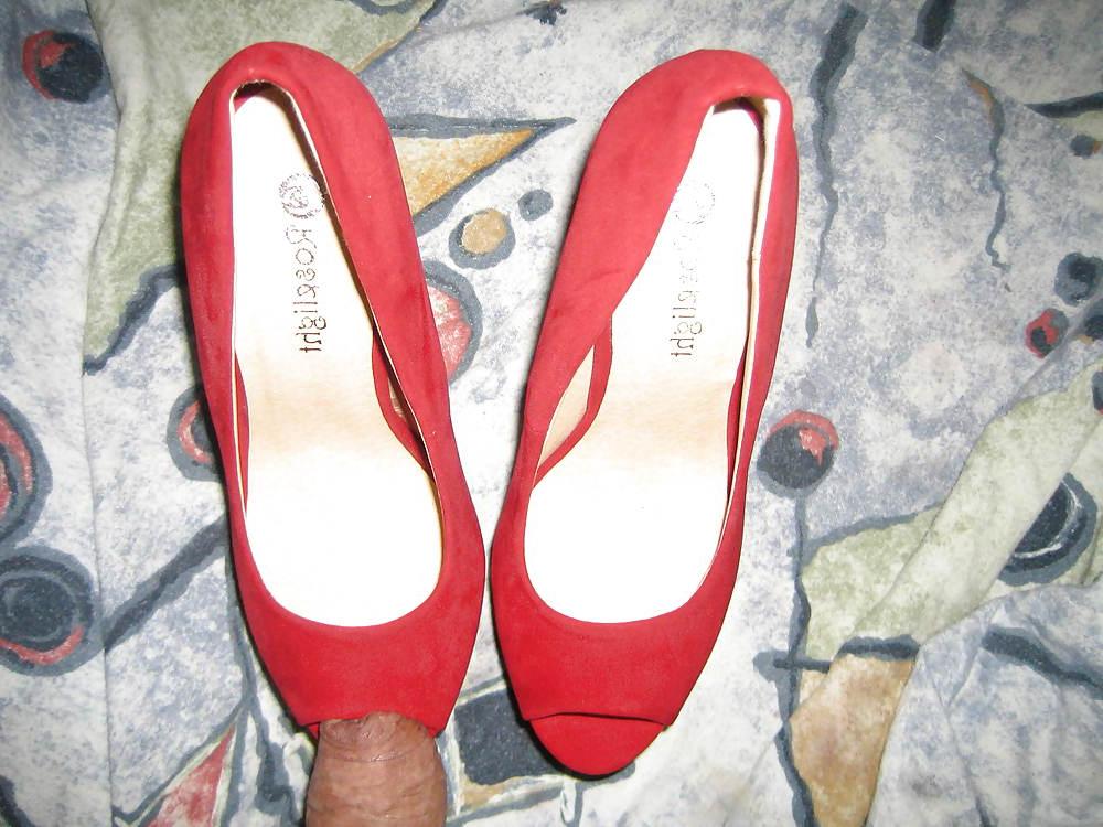 25P Fun with queen and princess shoes