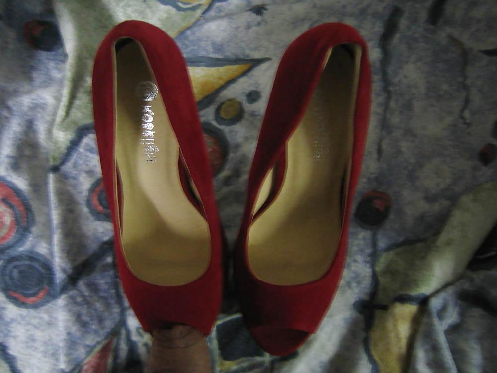 25P Fun with queen and princess shoes