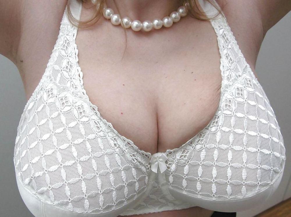 21P Mega tits in tight bra 2