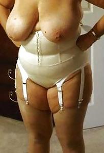 16P Loving Sexy Mummy In Her Girdle