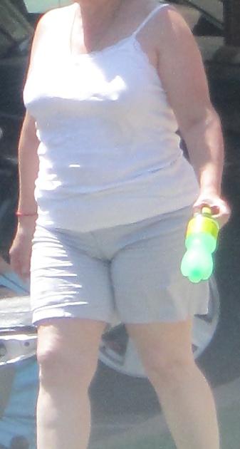 10P No Bra BBW Milf