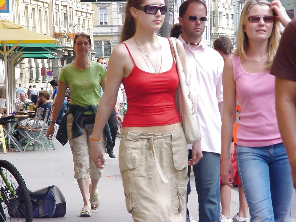24P She forgot her bra 18.