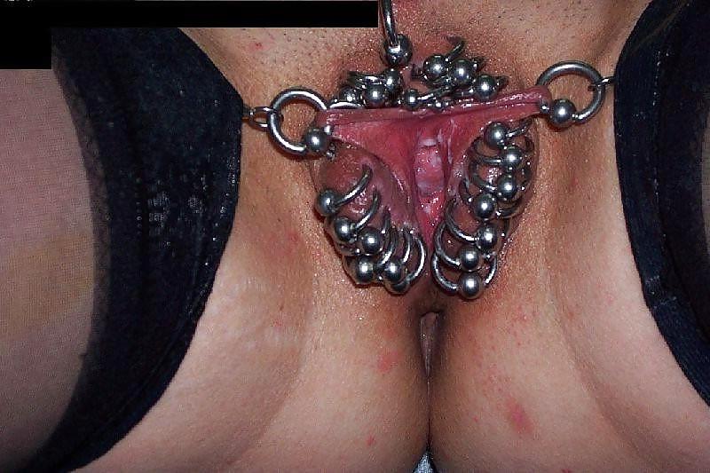 8P Extrem piercing cunt