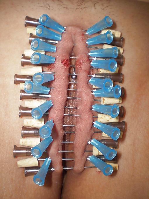 8P Extrem piercing cunt
