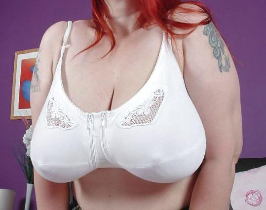 24P Chunky tits in bra 28