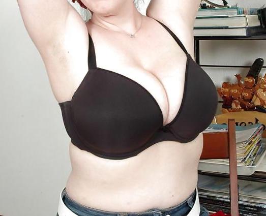 24P Chunky tits in bra 28