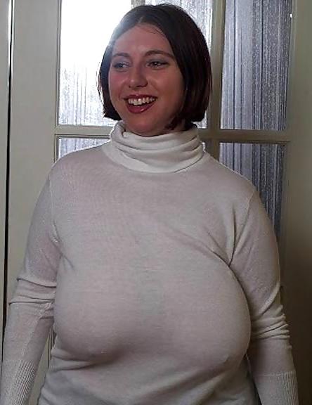 24P She forgot her bra 46.