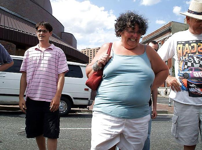 24P She forgot her bra 46.
