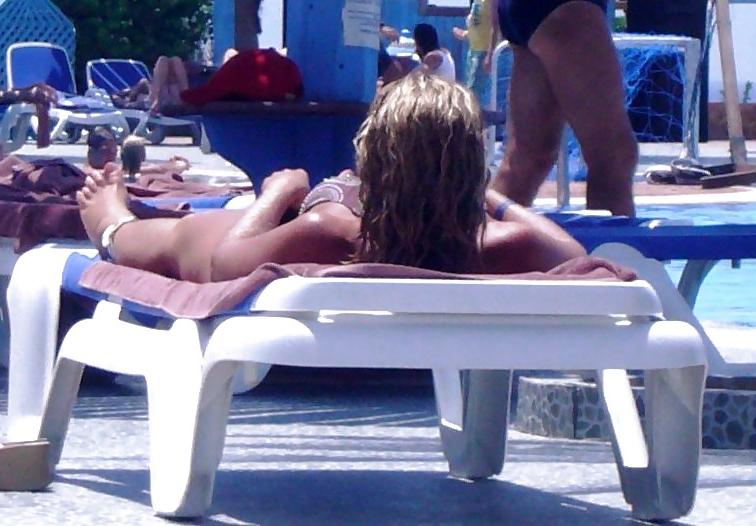 25P Hot Bikini Milf (No Nude)