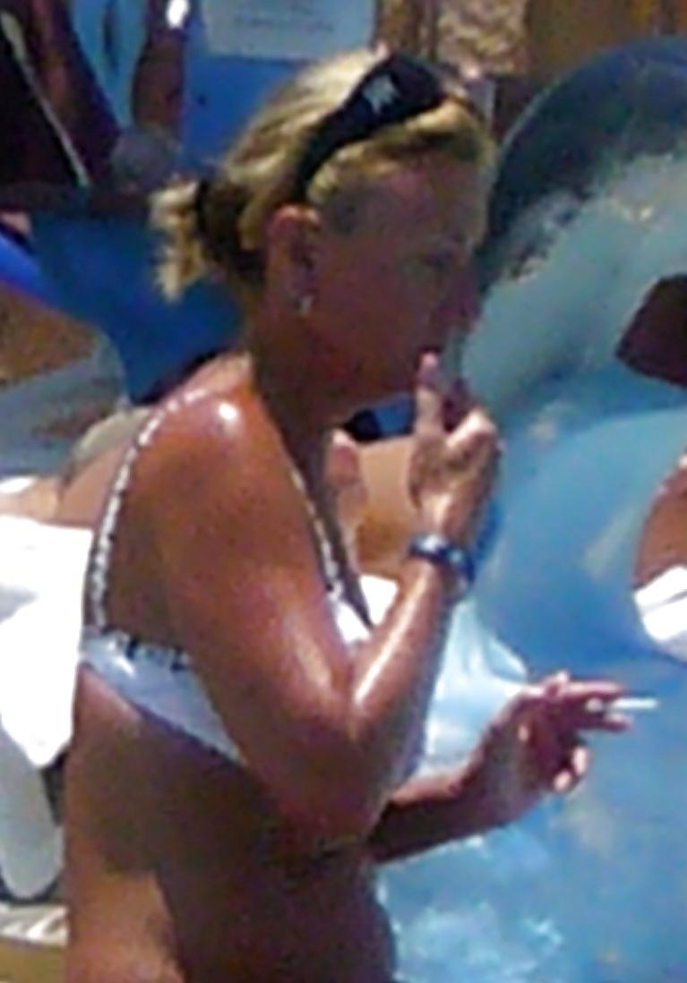 25P Hot Bikini Milf (No Nude)