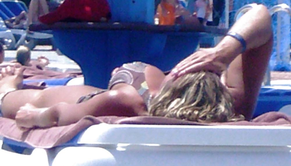 25P Hot Bikini Milf (No Nude)