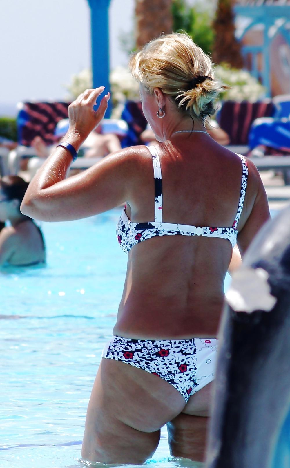 25P Hot Bikini Milf (No Nude)