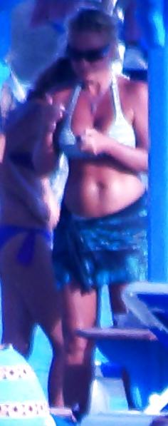 25P Hot Bikini Milf (No Nude)
