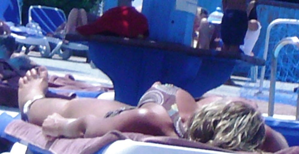 25P Hot Bikini Milf (No Nude)