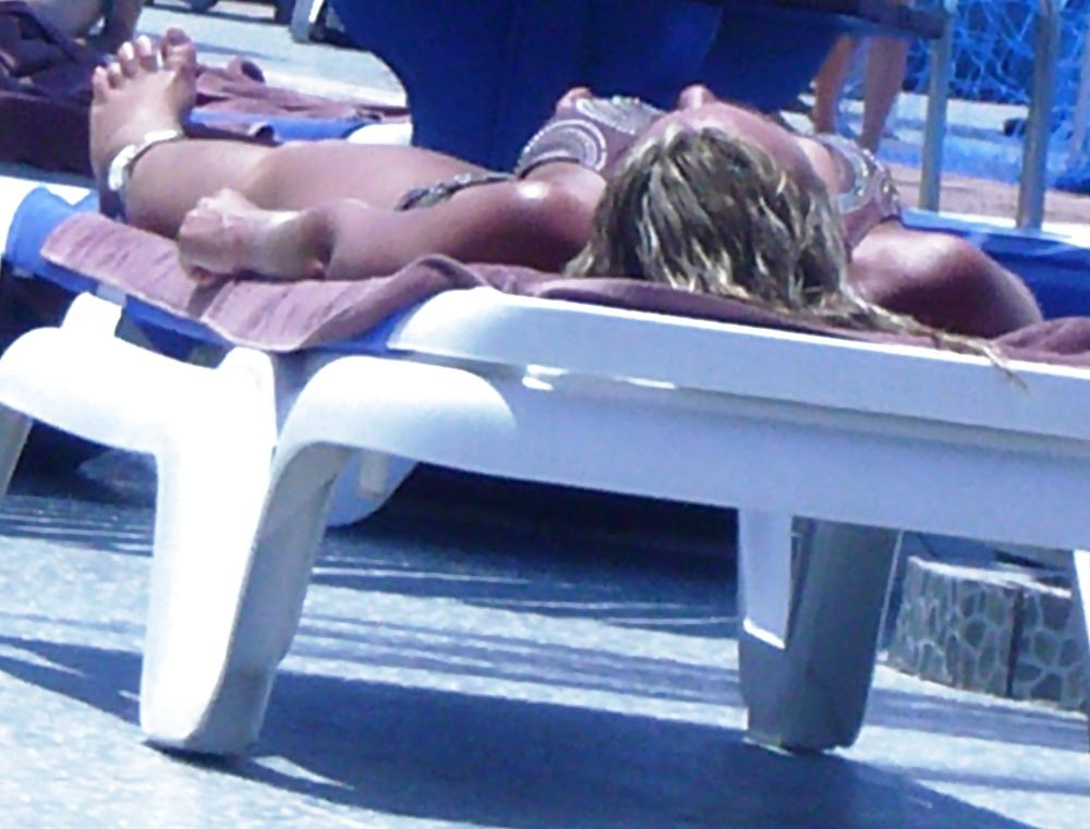 25P Hot Bikini Milf (No Nude)