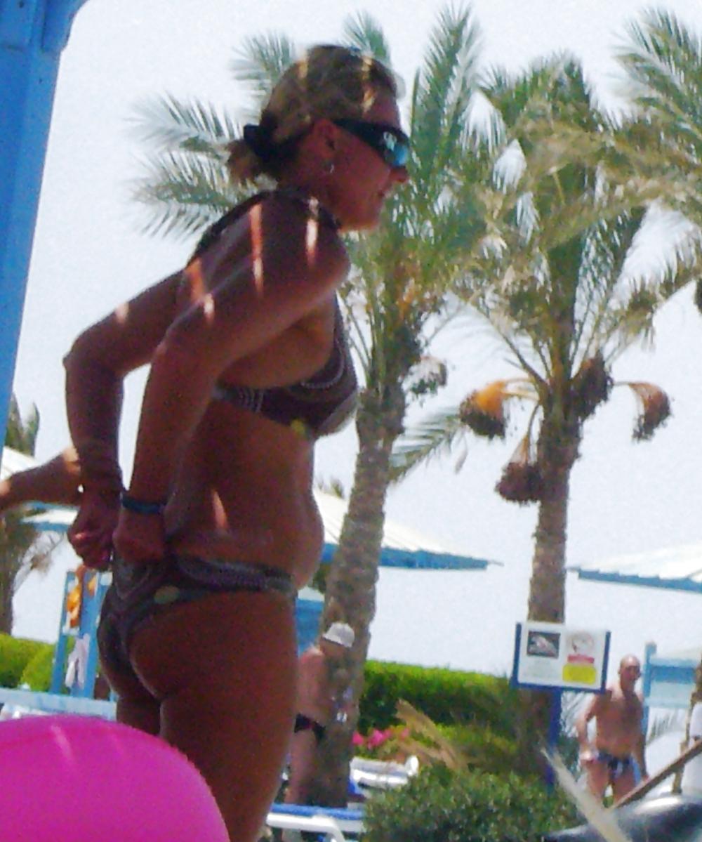 25P Hot Bikini Milf (No Nude)