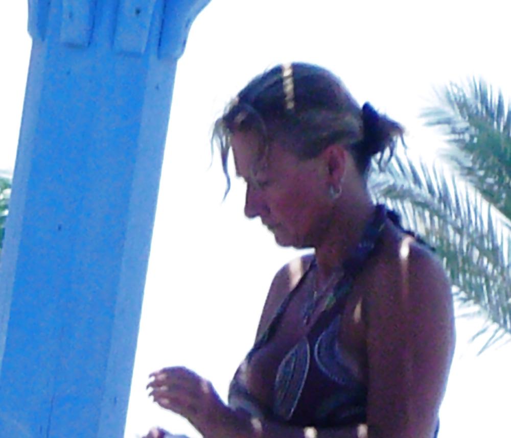 25P Hot Bikini Milf (No Nude)