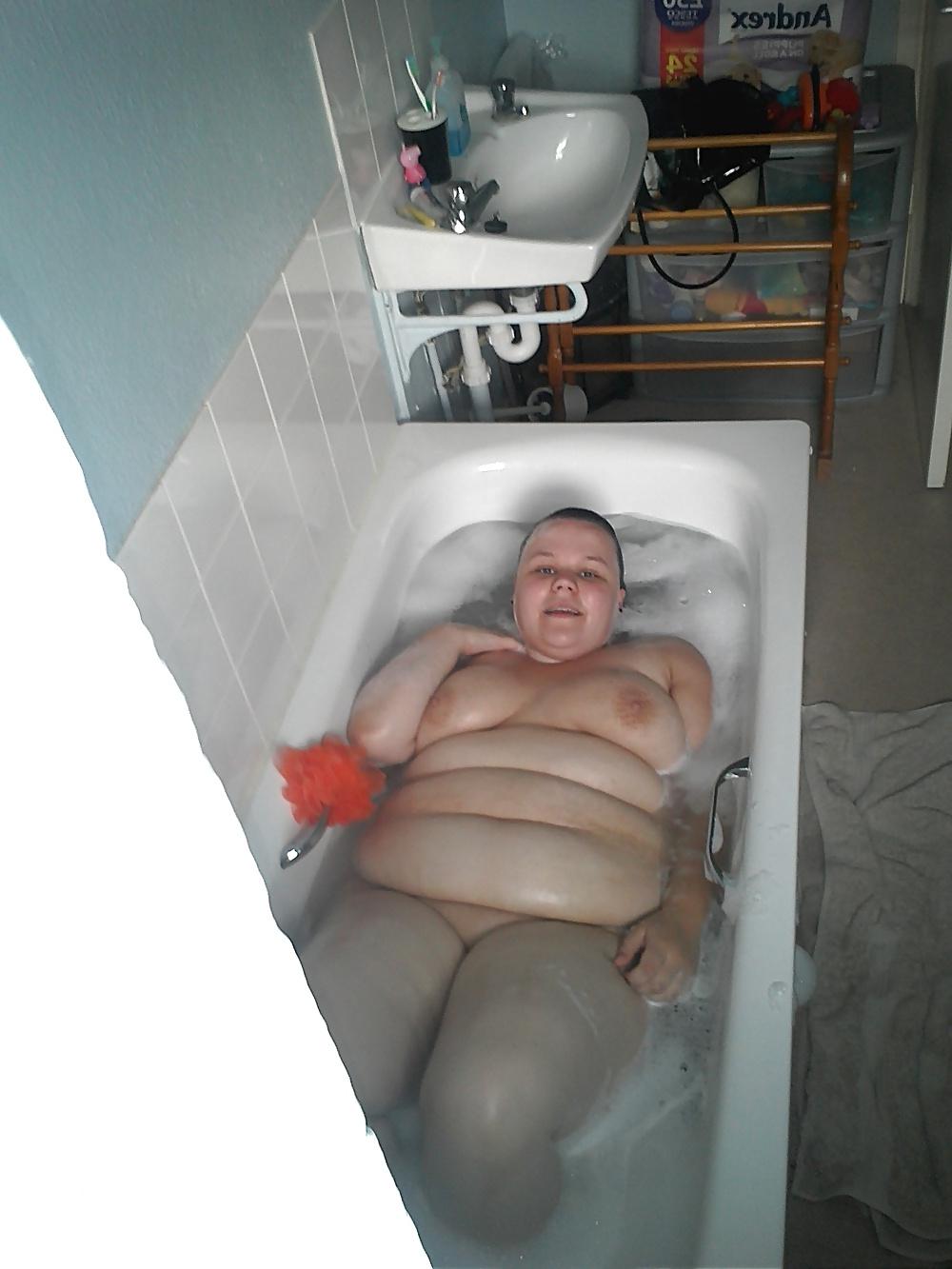 9P Bbw court me spyin on her in bath and opened her legs