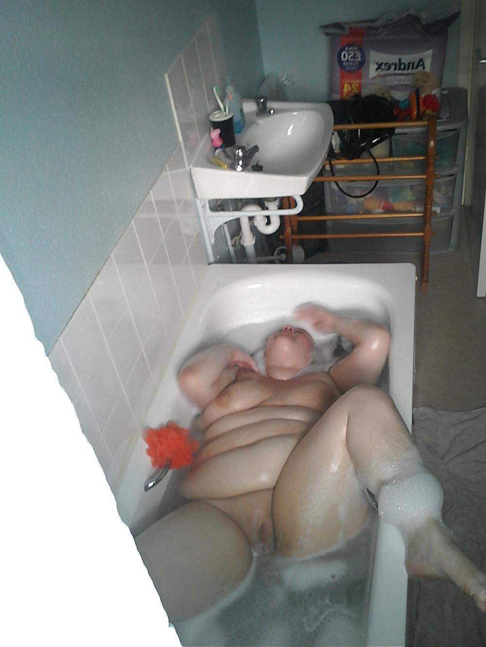 9P Bbw court me spyin on her in bath and opened her legs