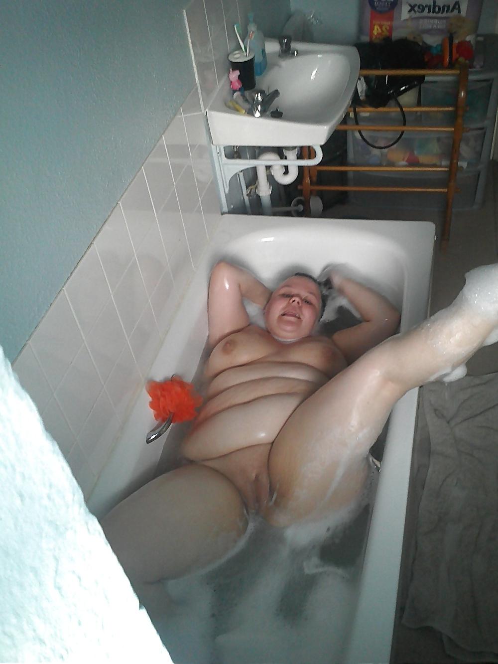 9P Bbw court me spyin on her in bath and opened her legs