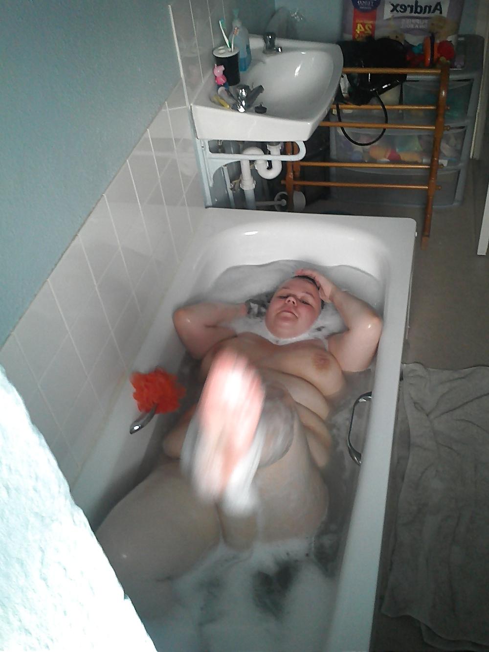 9P Bbw court me spyin on her in bath and opened her legs