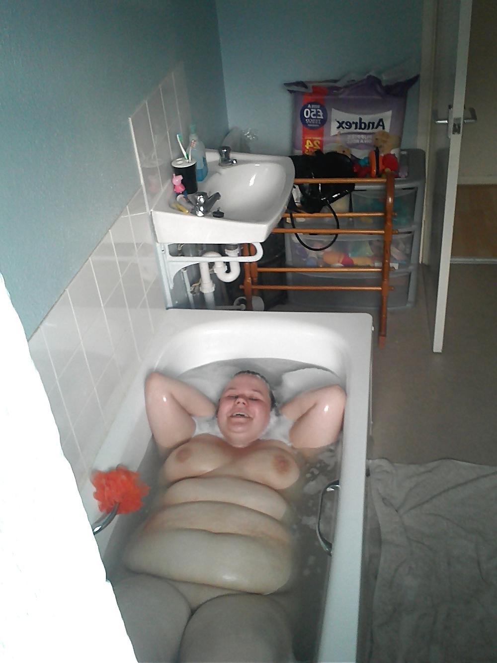 9P Bbw court me spyin on her in bath and opened her legs