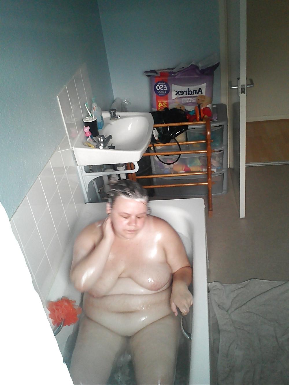 9P Bbw court me spyin on her in bath and opened her legs